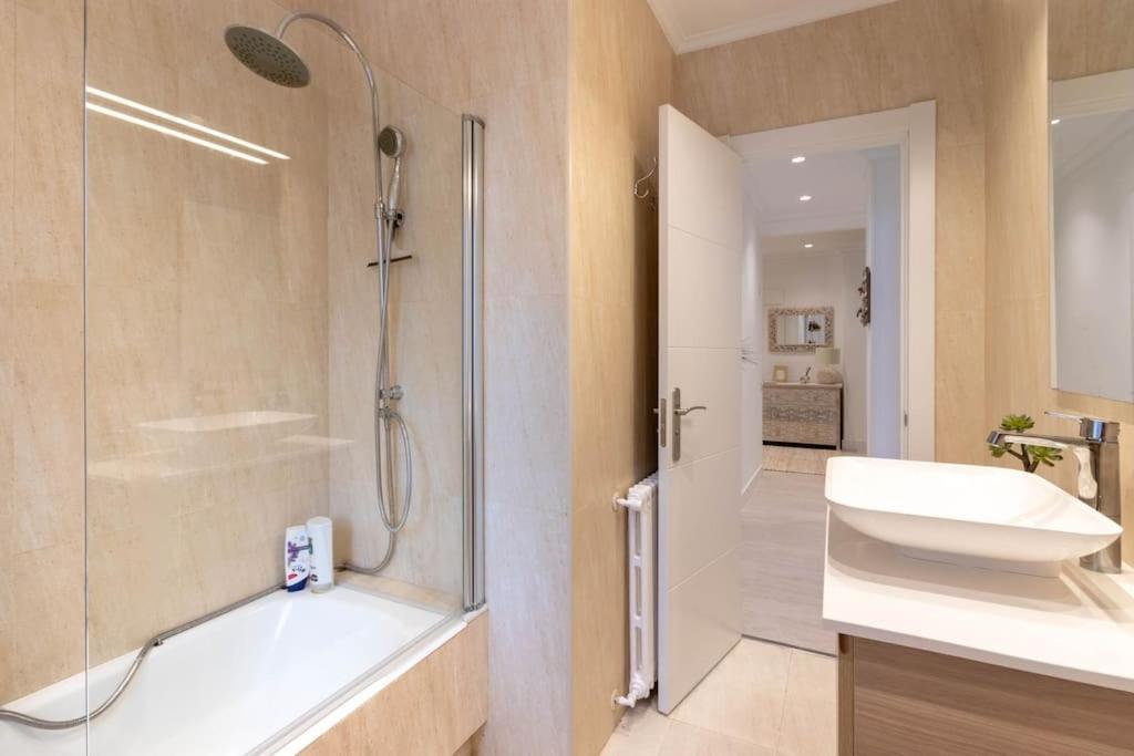 Apartamento Luxury Centro Bilbao Garaje Exteriör bild